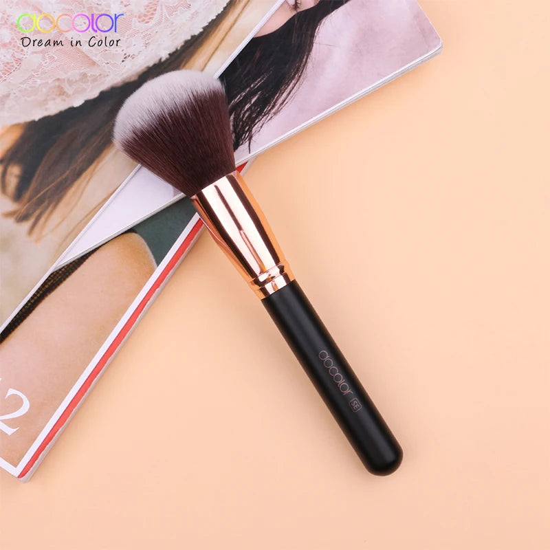 Docolor 1Pcs Soft Large Fan Makeup Brush Foundation Blusher Powder Highlighter Powder Brushes Cosmetic Professional Women Face