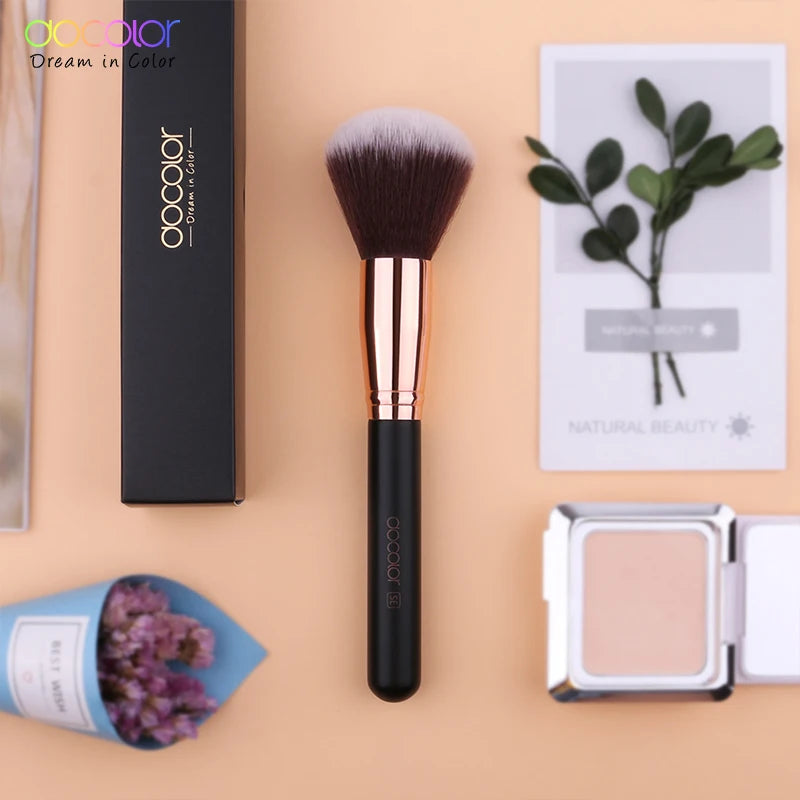 Docolor 1Pcs Soft Large Fan Makeup Brush Foundation Blusher Powder Highlighter Powder Brushes Cosmetic Professional Women Face