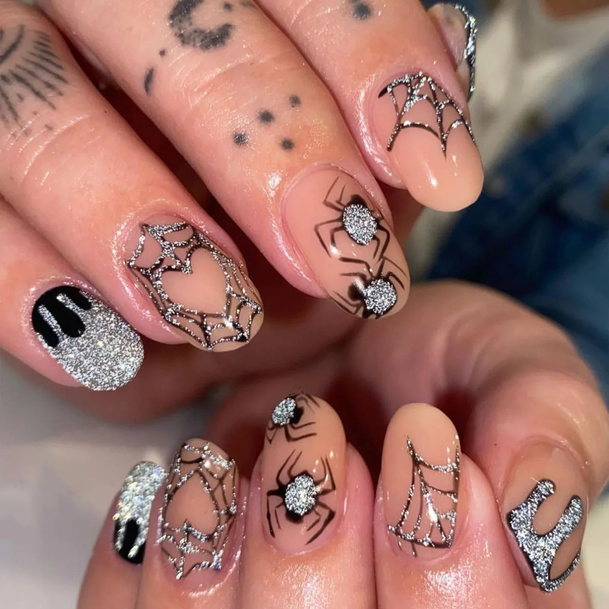 24pcs Short Halloween Fake Nail Patch Black Bat Skull Pattern False Nails Full Cover Wearable Sweet Cool Pink False Nail Tips