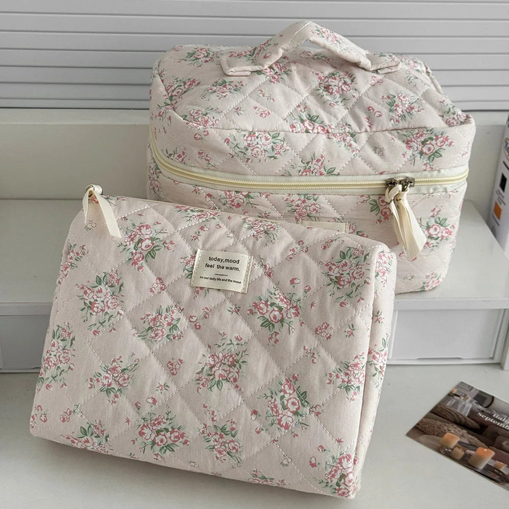 Vintage Rose Women Cosmetic Bag Fashion Travel Organizer Makeup Quilted Bag Pouch Ladies Make Up Storage Handbag Zipper Bag