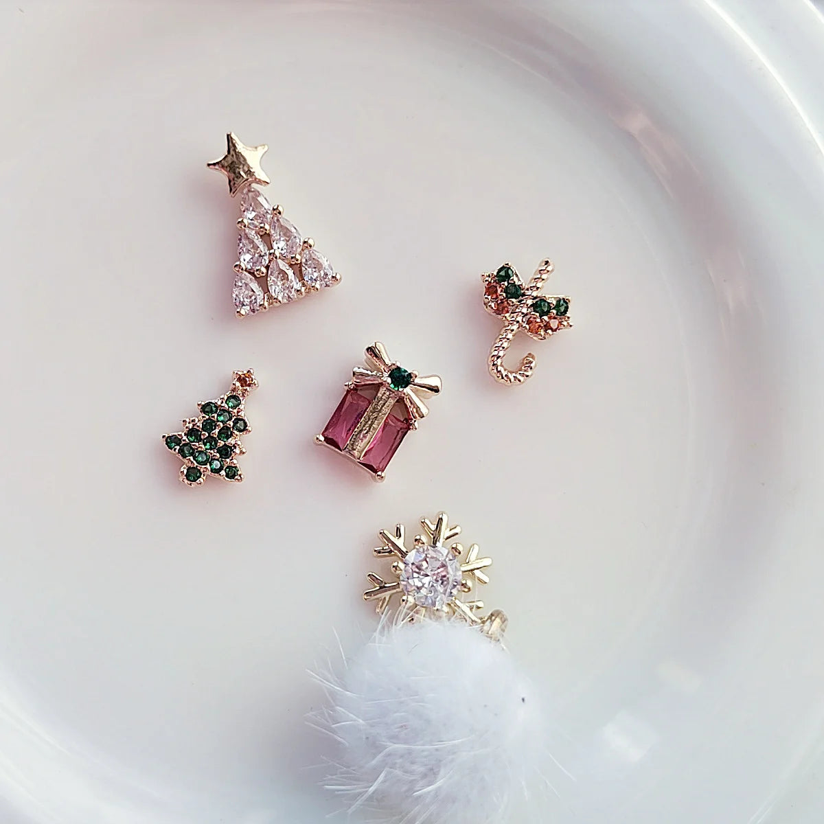10 PCS New Christmas manicure accessories zircon Christmas tree rhinestone tassel snowflake fur ball decoration