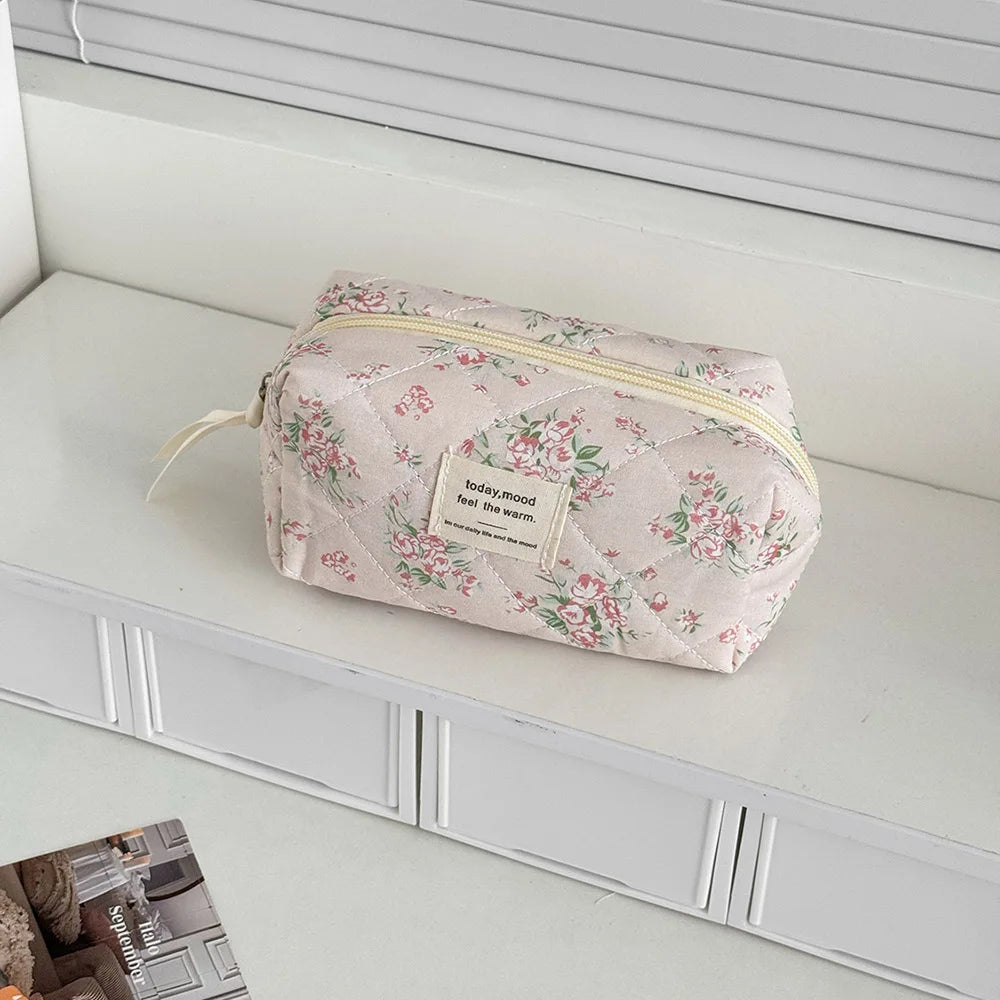 Vintage Rose Women Cosmetic Bag Fashion Travel Organizer Makeup Quilted Bag Pouch Ladies Make Up Storage Handbag Zipper Bag