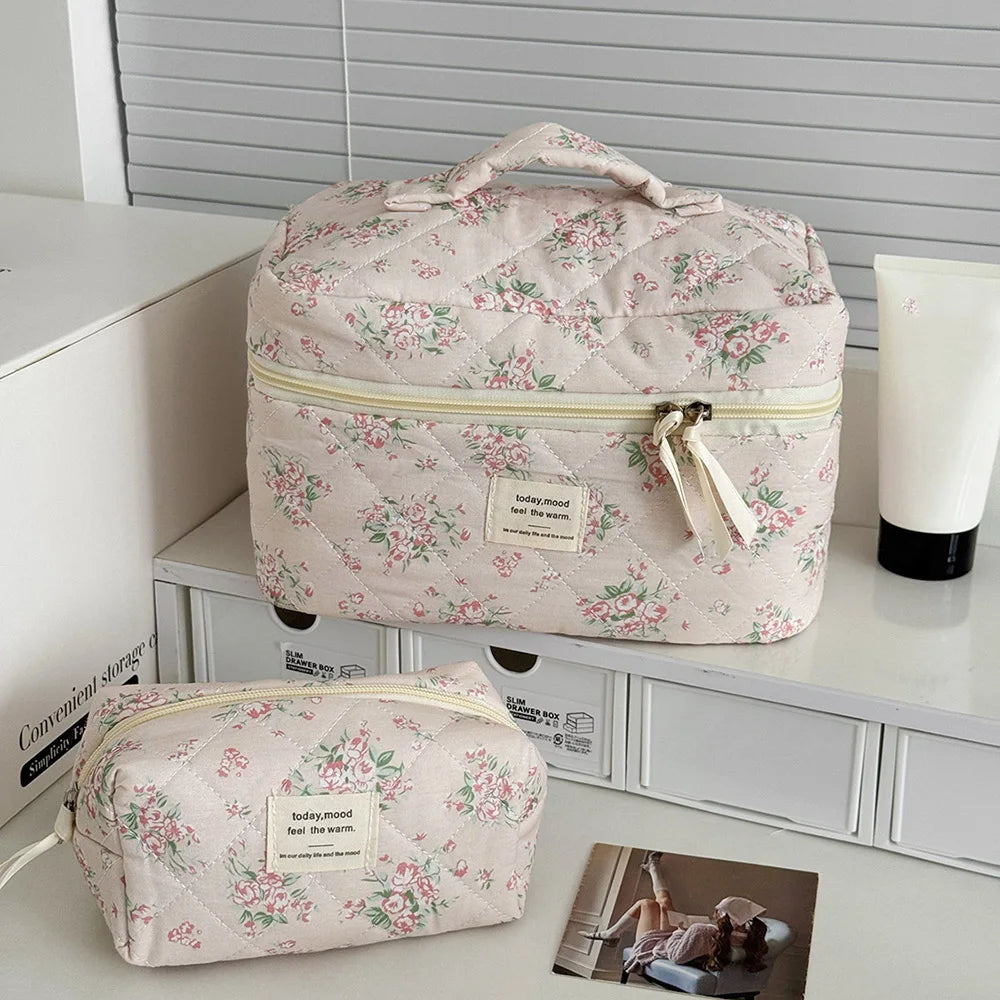 Vintage Rose Women Cosmetic Bag Fashion Travel Organizer Makeup Quilted Bag Pouch Ladies Make Up Storage Handbag Zipper Bag
