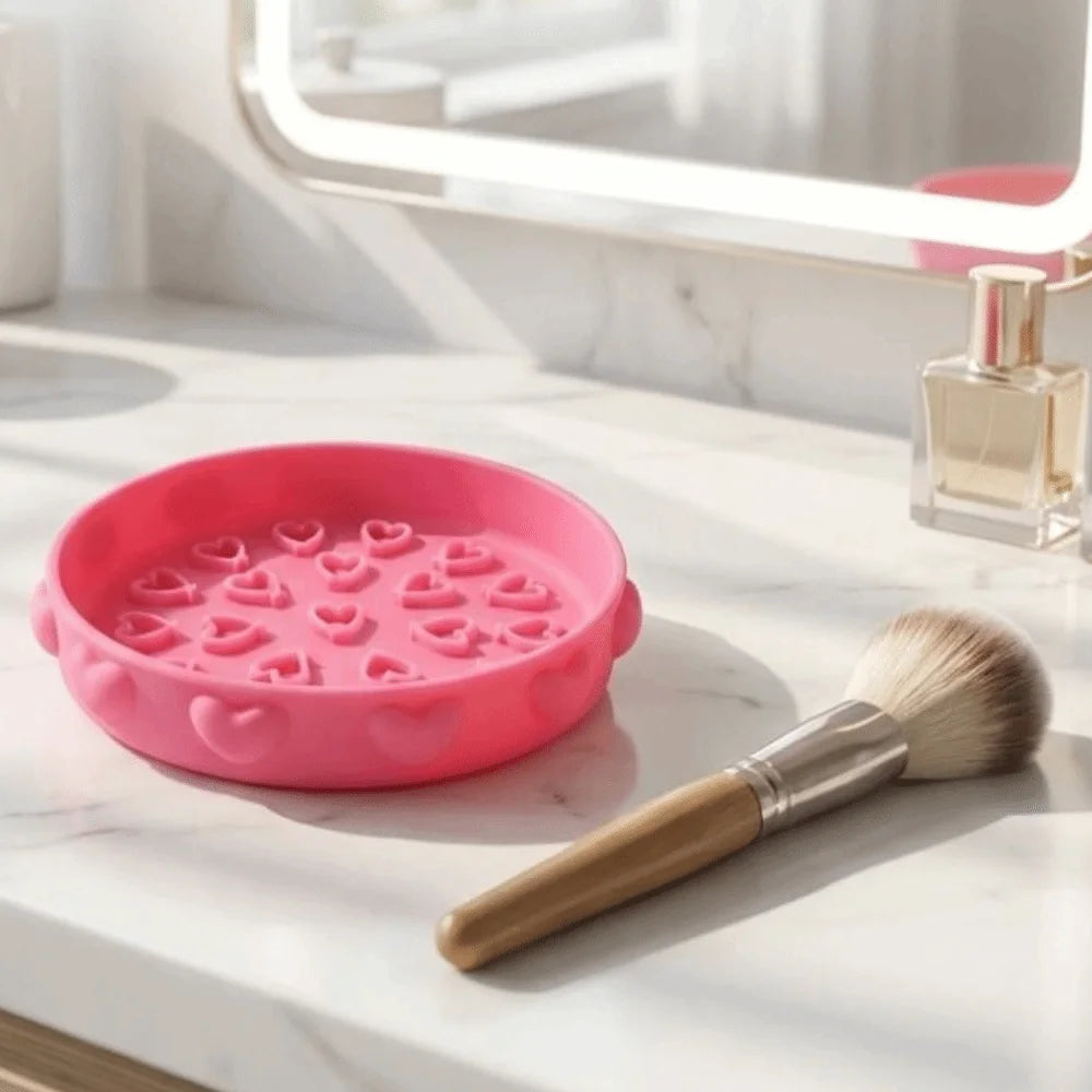 Cute Brush Cleaning Tray Heart Pattern Portable Makeup Brush Cleaner Bowl Cleaning Mat with Textured Base Brush Cleaning Tool