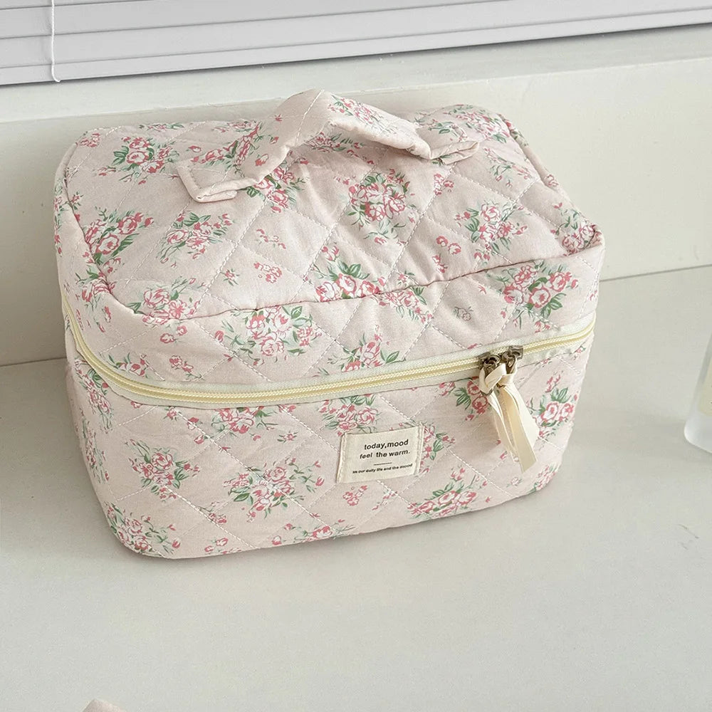 Vintage Rose Women Cosmetic Bag Fashion Travel Organizer Makeup Quilted Bag Pouch Ladies Make Up Storage Handbag Zipper Bag