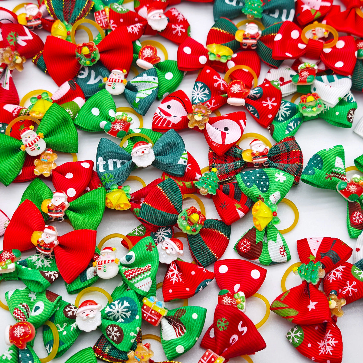 30Pcs Christmas Dog Hair Bows with Rubber Bands Santa Snowman Xmas Pet Grooming Accessories Yorkshire Puppy Holiday Party Decor