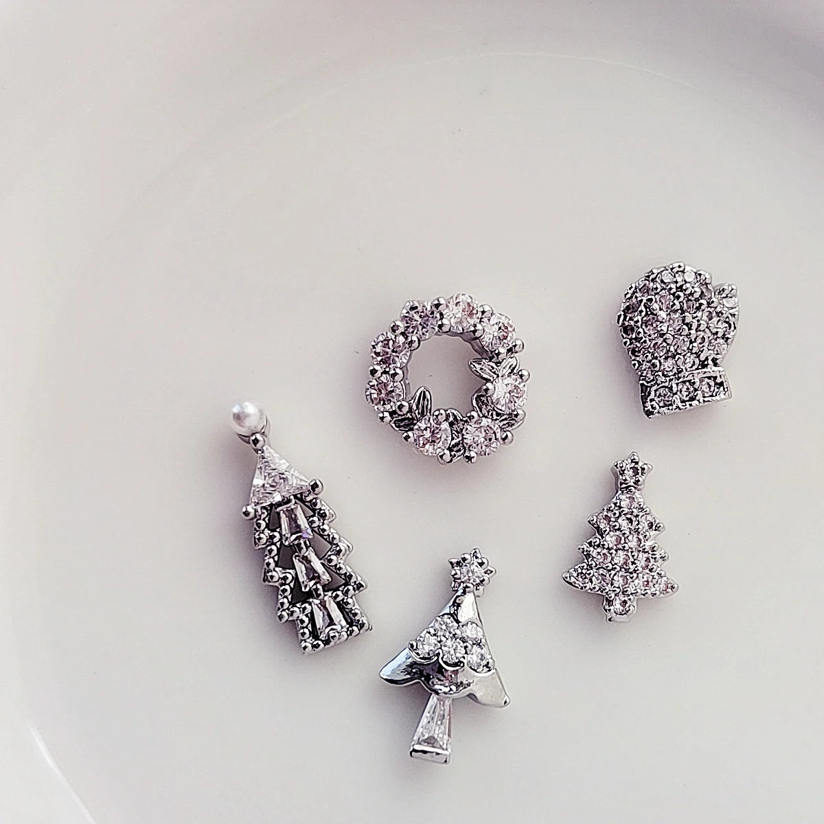 10 PCS New Christmas manicure accessories zircon Christmas tree rhinestone tassel snowflake fur ball decoration
