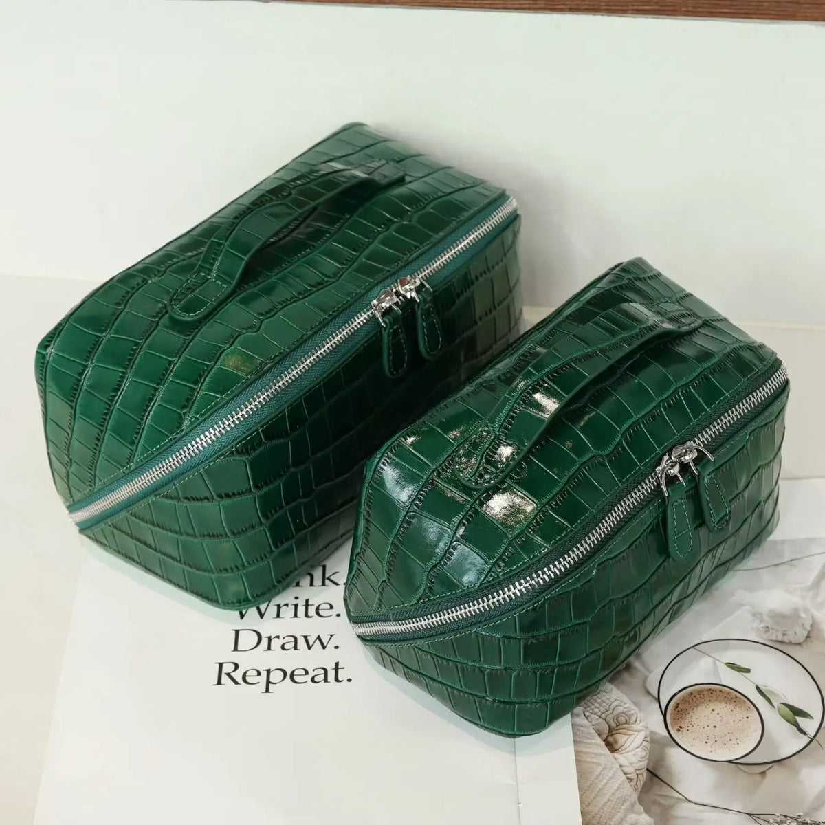 Dermis Makeup Brush Bags Crocodile Pattern Makeup Organizer Bag Large Capacity Skincare Bag Portable Commuting Big Makeup Bag