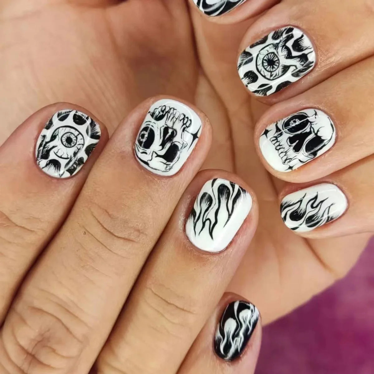 24pcs Short Halloween Fake Nail Patch Black Bat Skull Pattern False Nails Full Cover Wearable Sweet Cool Pink False Nail Tips