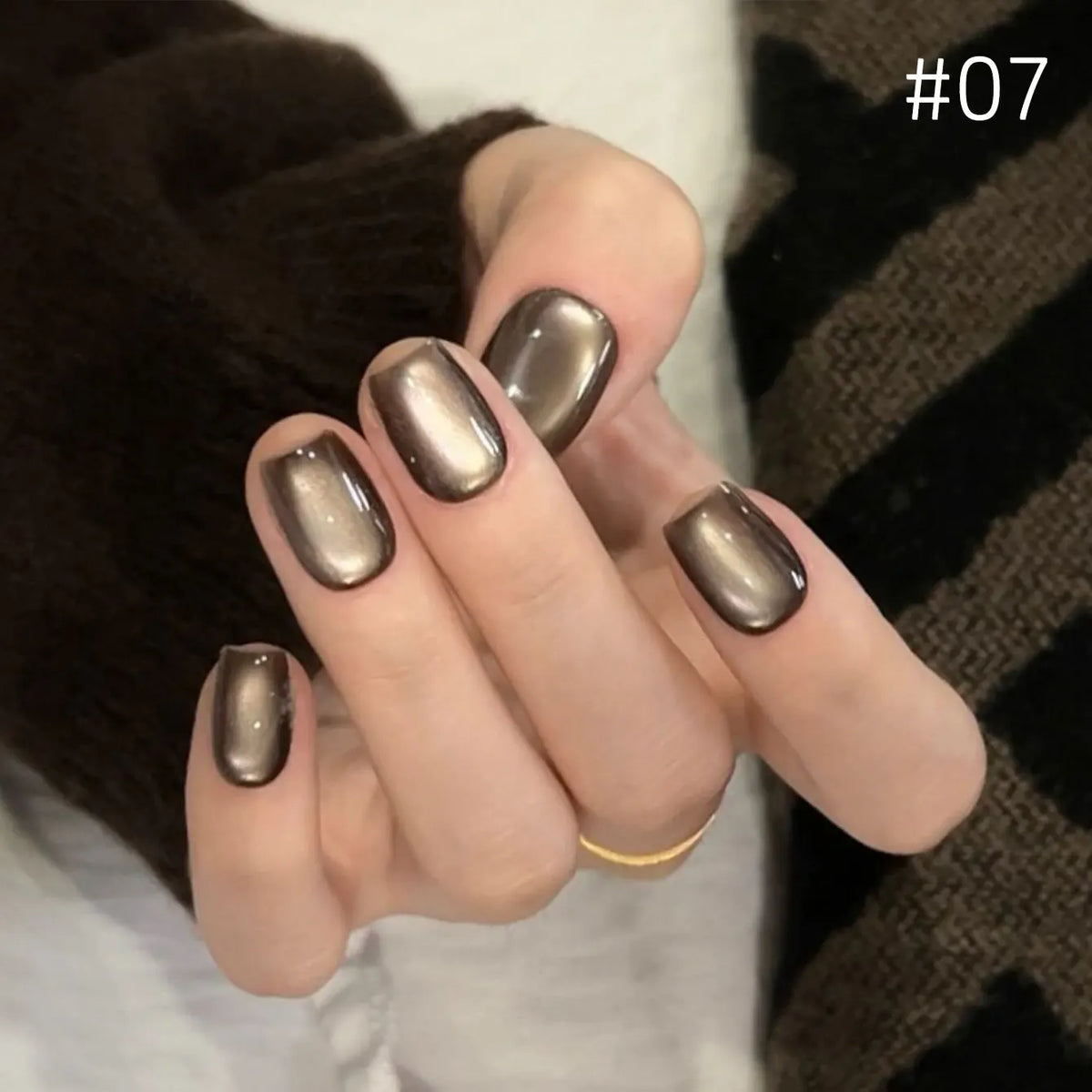 10ML 1-10pcs Christmas Red Nails Gold Black Nails Fiery 10-Color Glass Bead Cat Eye Gel Nail Polish Fine Powder Super Shimmering