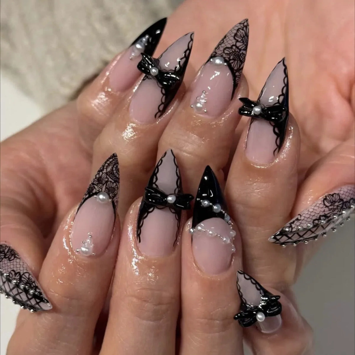 24Pcs Gothic Mid-length Spider Web Fake Nail Press on Detachable Black Butterfly Almond Nail Tips Full Cover False Nails Set