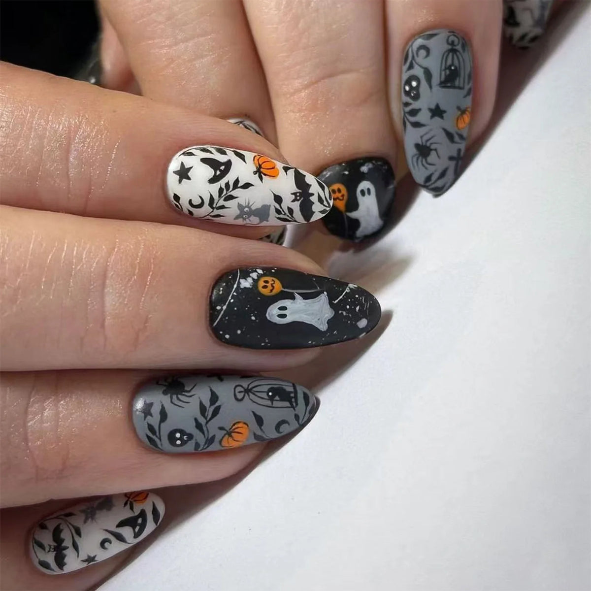 24pcs Simple Almond Press on Nails Cute White Ghost Bat Decor False Nails Wearable Reusable Spicy Cool Halloween Fake Nail Tips