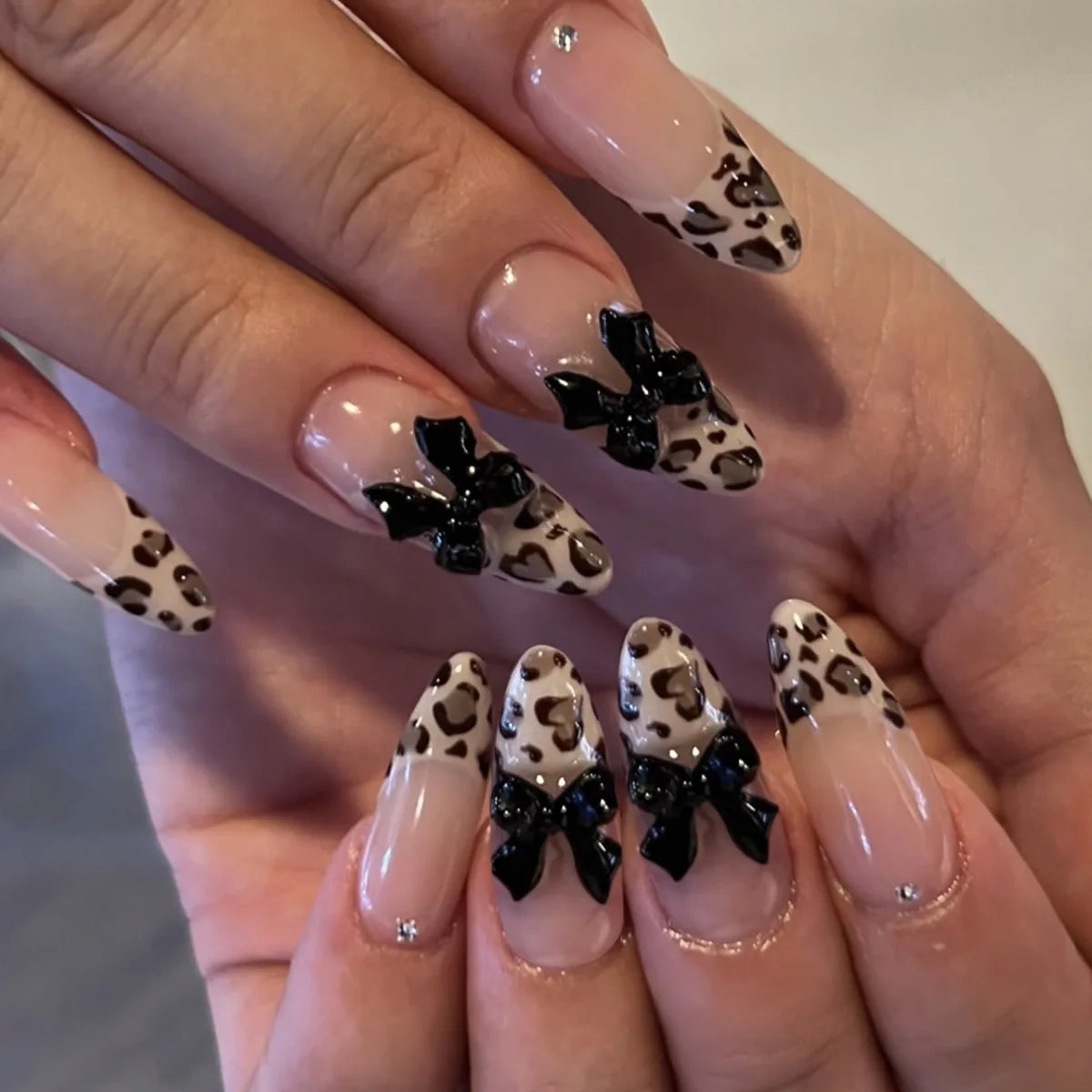 24Pcs Mid-length Almond Fake Nails Press on Black Lace French Wearable Full Cover Nails Tips Art 3D Bow Pearl Design False Nails