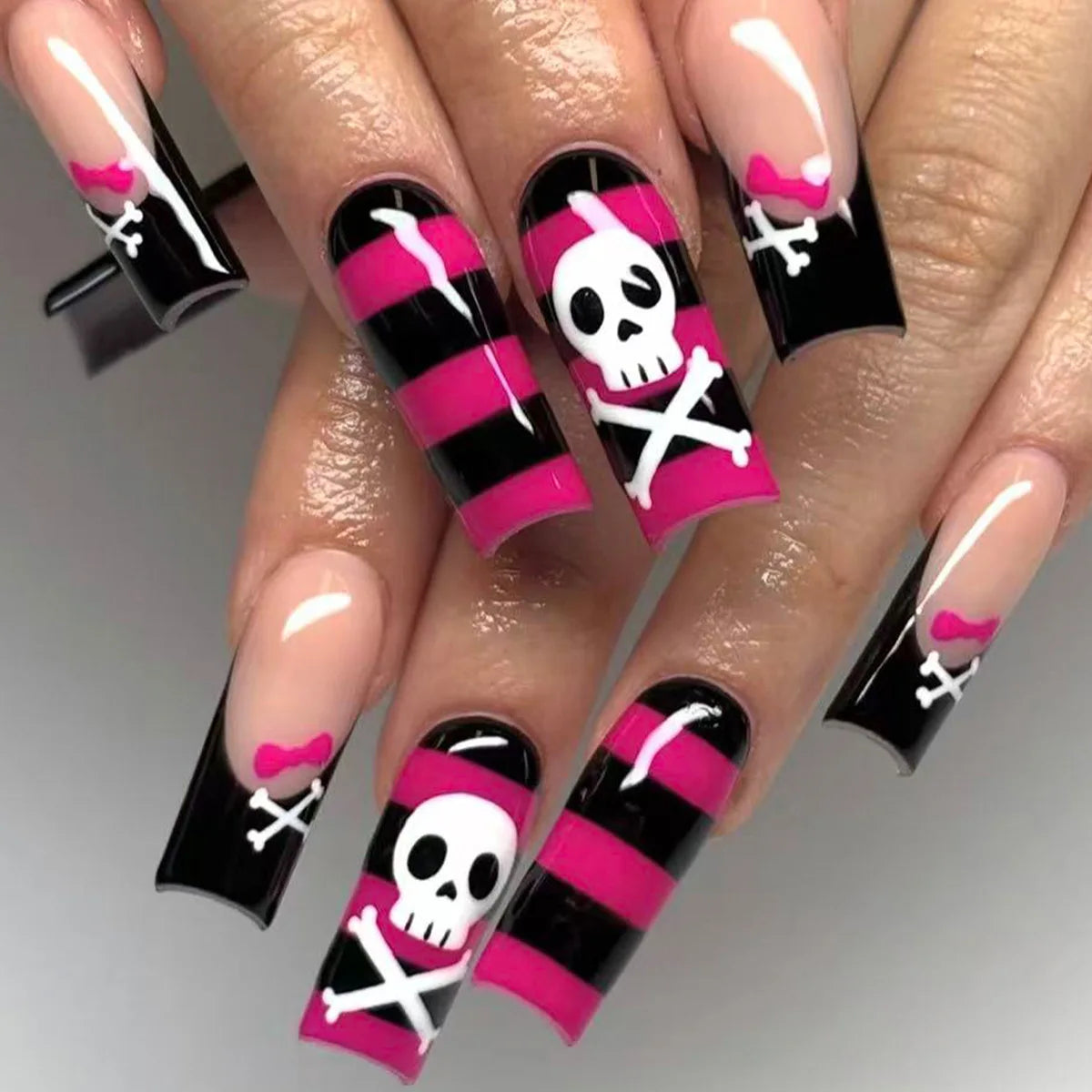 24pcs Halloween Press on Nails Skull Head Gothic Punk French Nail Art Spooky Manicure Tips for Girls Party Costume False Nails