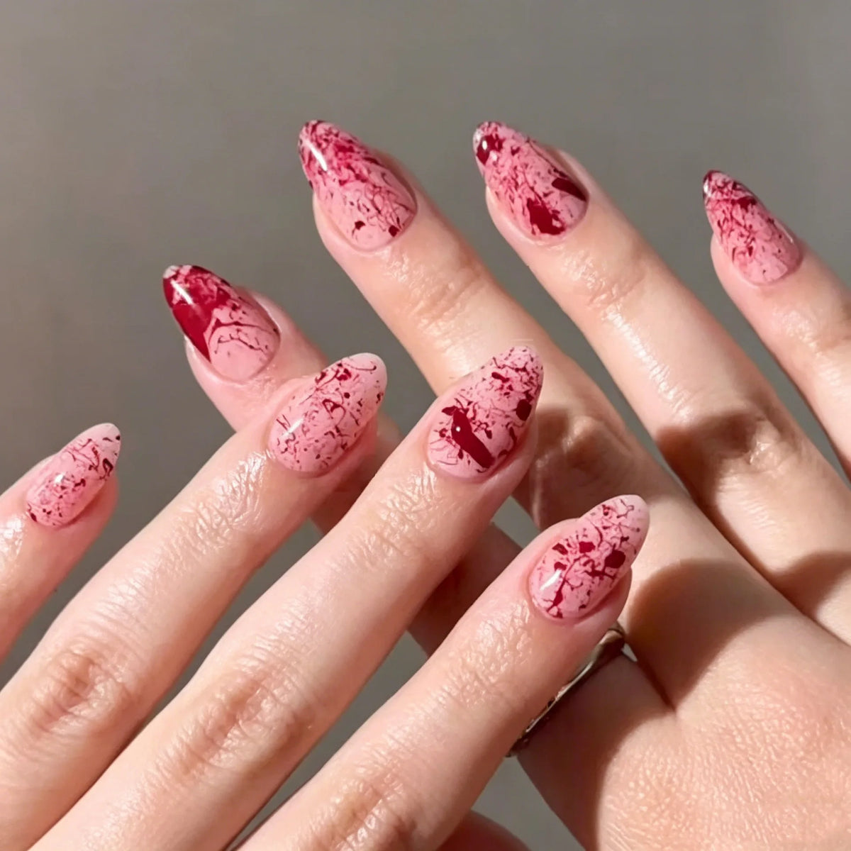 24Pcs Finished Halloween False Nail Blood Smudge Pattern Press on Scary Almond Spicy Girl Manicure Patch Set Reusable Fake Nails