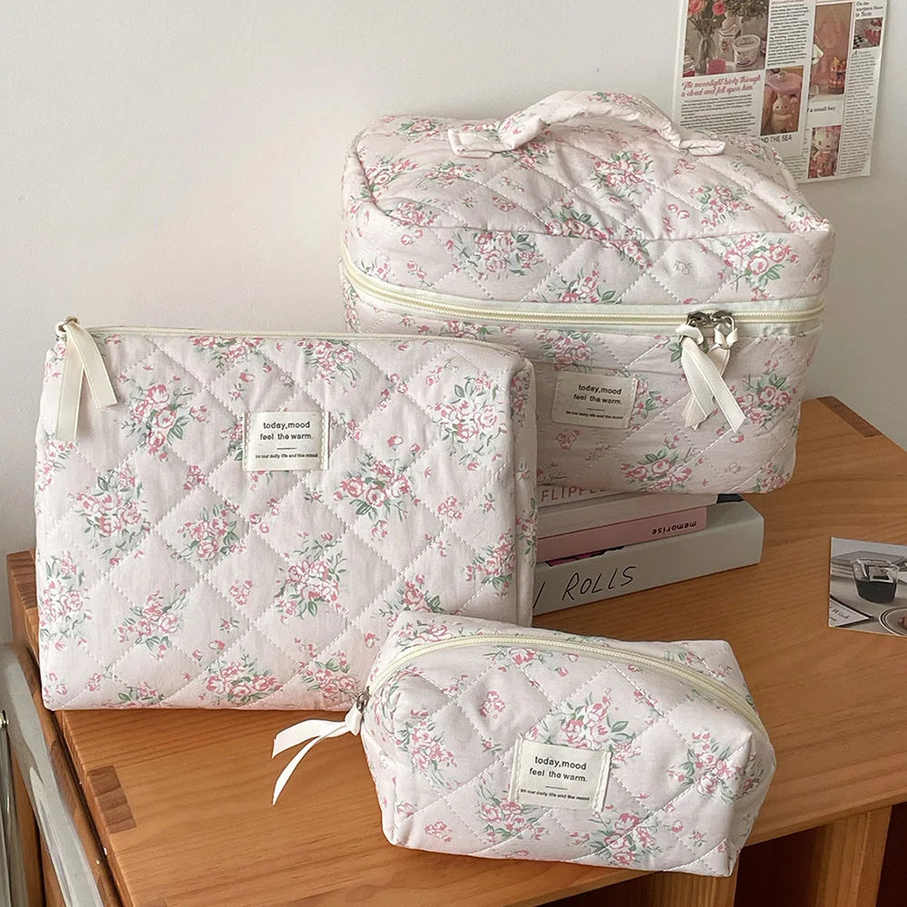Vintage Rose Women Cosmetic Bag Fashion Travel Organizer Makeup Quilted Bag Pouch Ladies Make Up Storage Handbag Zipper Bag
