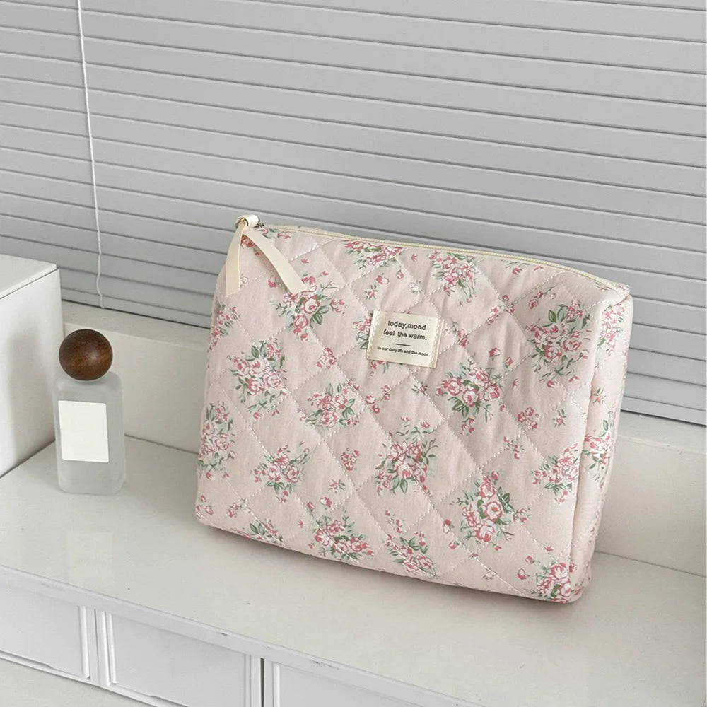 Vintage Rose Women Cosmetic Bag Fashion Travel Organizer Makeup Quilted Bag Pouch Ladies Make Up Storage Handbag Zipper Bag