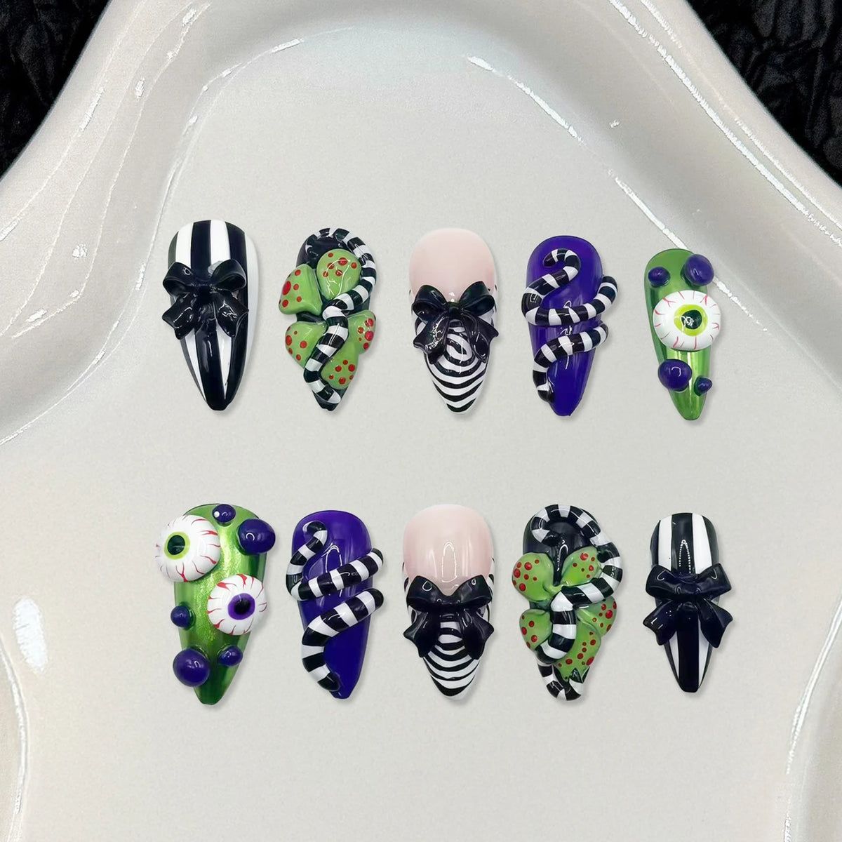 30pcs 3D Spooky Eyeballs Press On Nails Halloween Theme Horror Almond False Nails With Bows Black White Stripes Decor Fake Nail