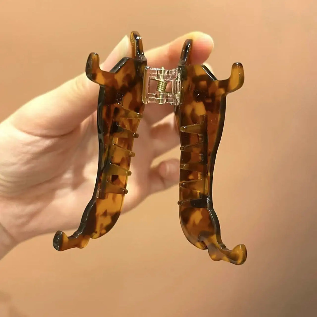 1pc Fun Cartoon Dachshund Acetate Hair Clip – Stylish, Versatile Shark Clip for Back of Head