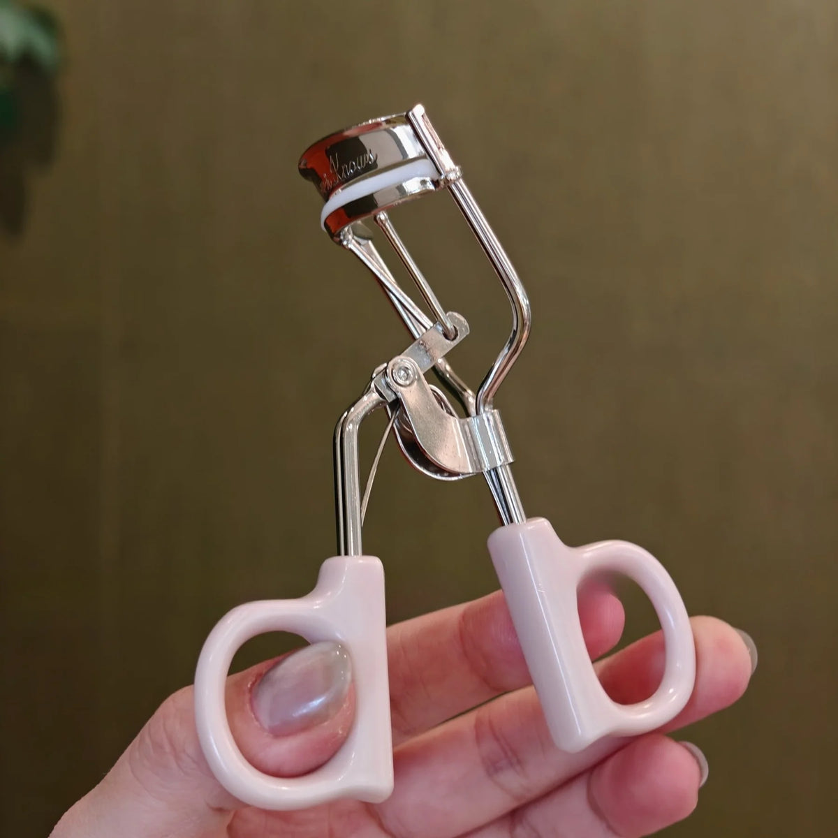 Flower Knows Chocolate Wonder Shop Series Eyelash Curler NEW IN BOX
