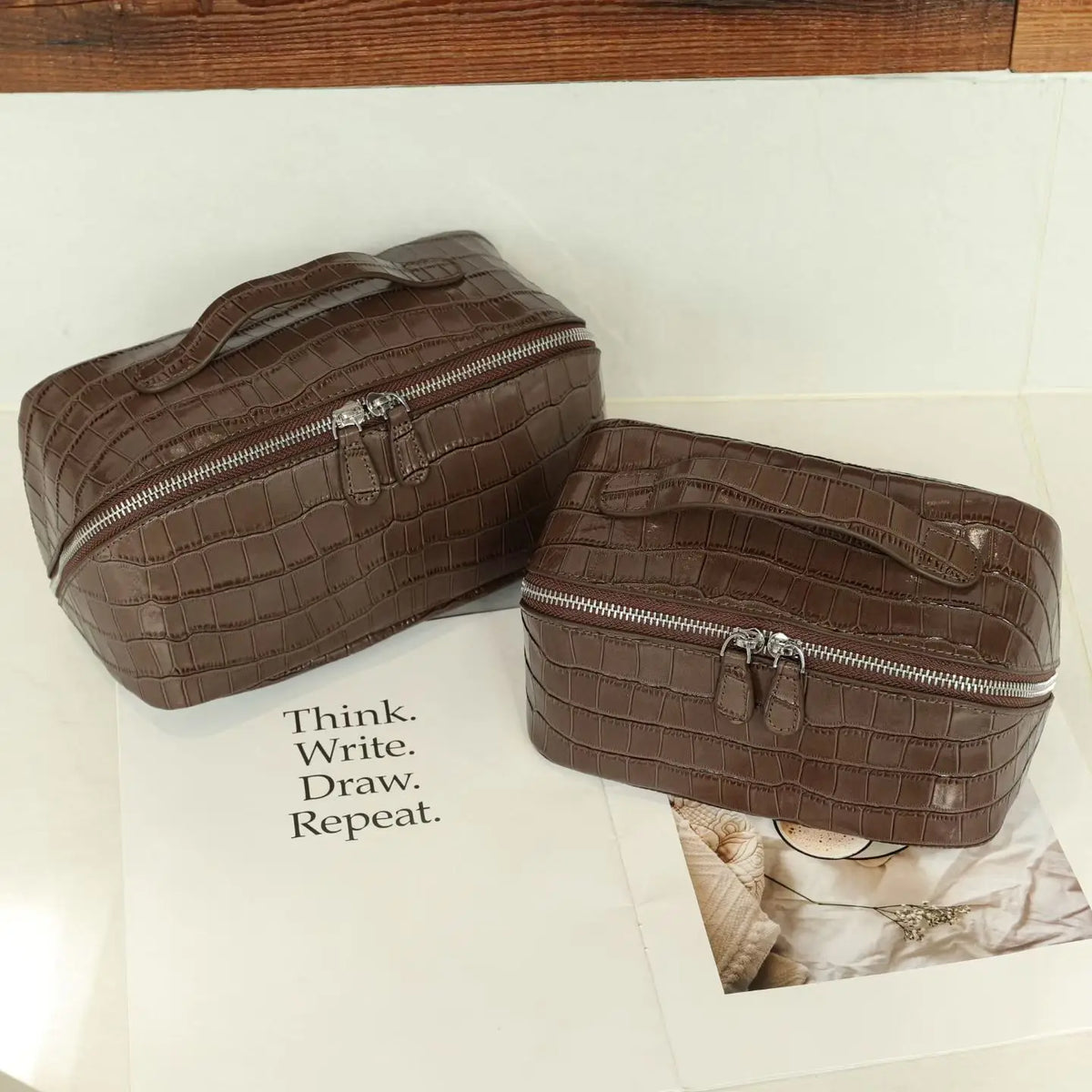 Dermis Makeup Brush Bags Crocodile Pattern Makeup Organizer Bag Large Capacity Skincare Bag Portable Commuting Big Makeup Bag