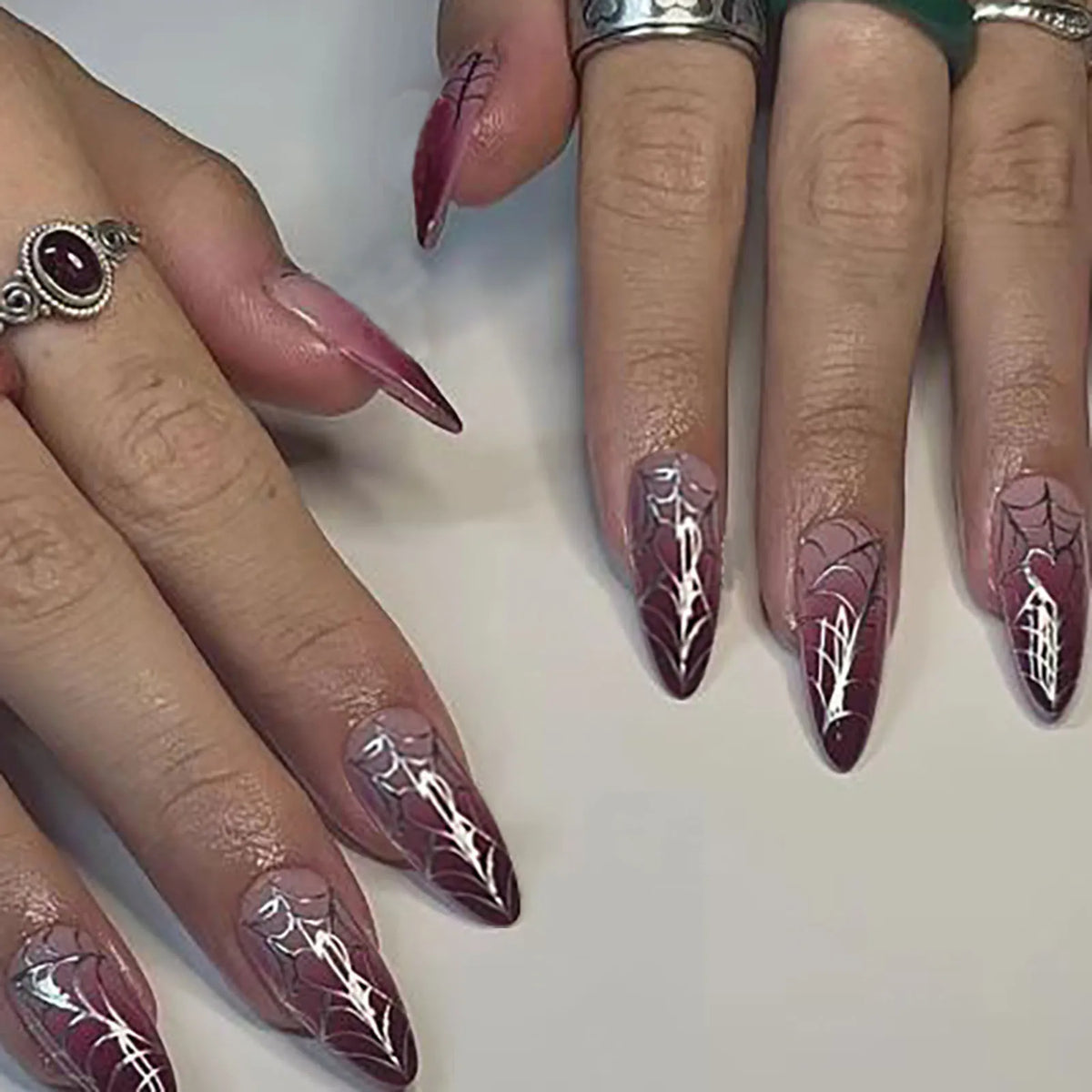 24pcs Glitter Pink Sequins Fake Nails 2025 Halloween Scary Skull Love Print False Nails Wearable European Ballet Press on Nails
