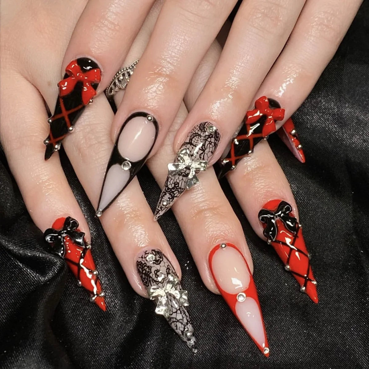 24Pcs Gothic Mid-length Spider Web Fake Nail Press on Detachable Black Butterfly Almond Nail Tips Full Cover False Nails Set