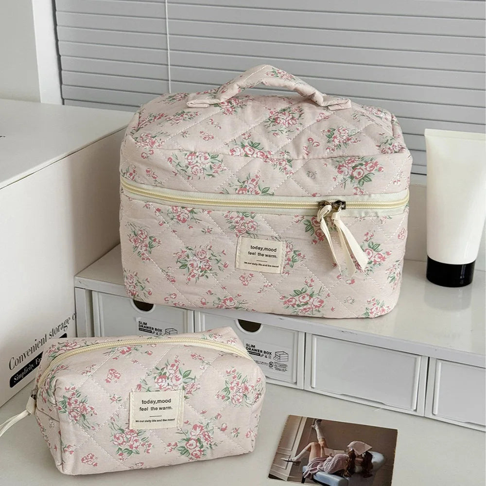 Vintage Rose Women Cosmetic Bag Fashion Travel Organizer Makeup Quilted Bag Pouch Ladies Make Up Storage Handbag Zipper Bag