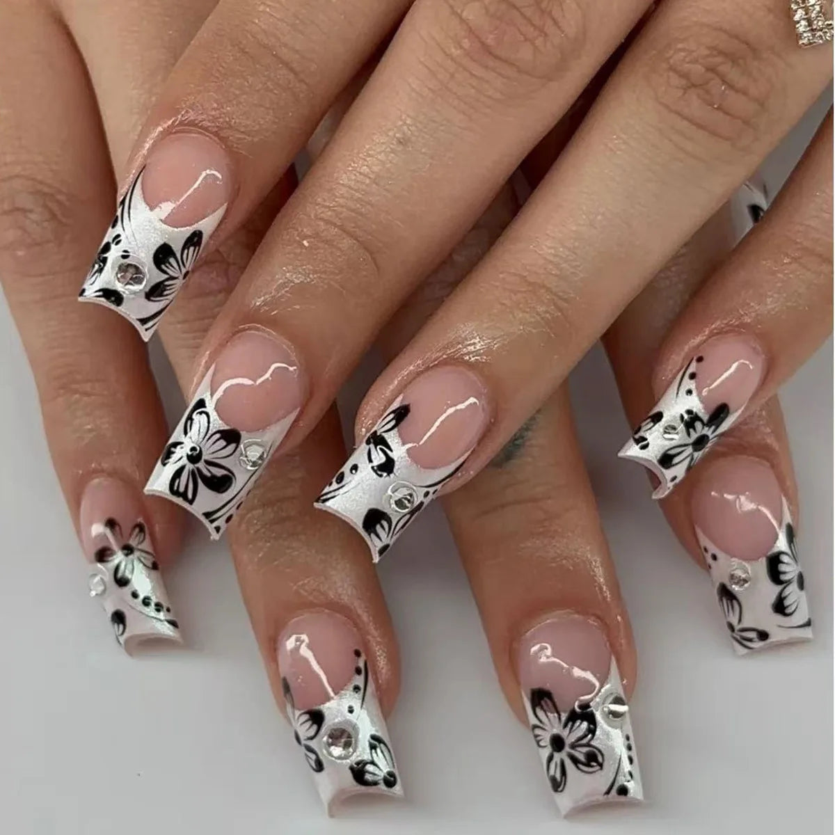 24Pcs Mid-length Square Head Press on Nails Black White Stripe French False Nails Full Cover Polka Dot Reusable Fake Finger Nail