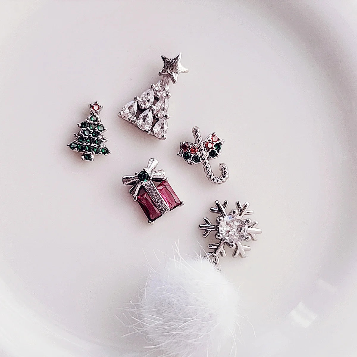 10 PCS New Christmas manicure accessories zircon Christmas tree rhinestone tassel snowflake fur ball decoration