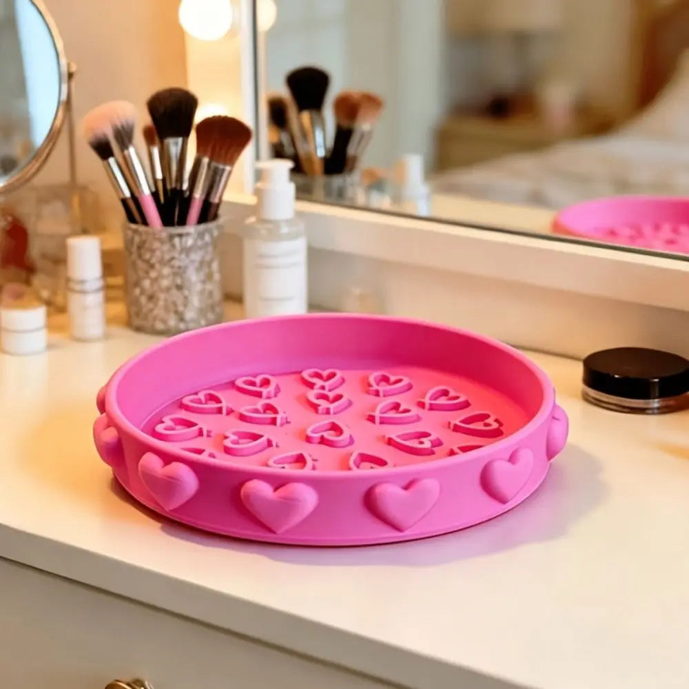 Cute Brush Cleaning Tray Heart Pattern Portable Makeup Brush Cleaner Bowl Cleaning Mat with Textured Base Brush Cleaning Tool